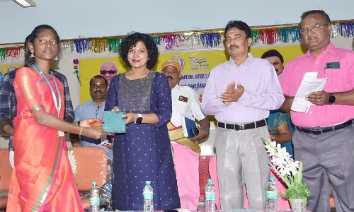 புதுக்கோட்டையில் தொழில்நெறி வழிகாட்டும் கண்காட்சி-கலெக்டர் தொடங்கி வைத்தார்