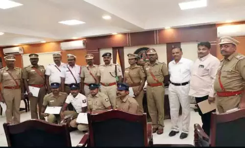 கொலையாளிகளை பிடித்த நீலகிரி போலீசாருக்கு பாராட்டு சான்றிதழ்