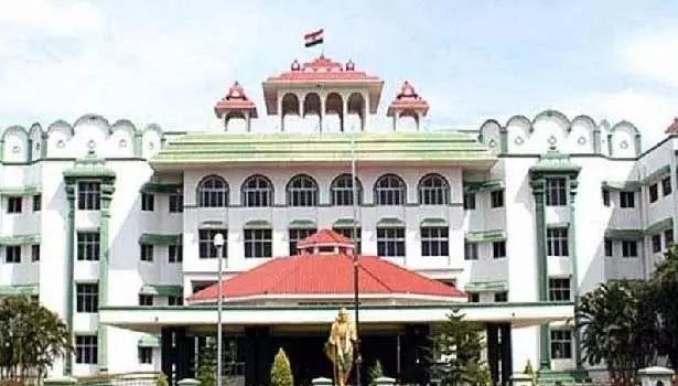 தமிழகத்தில் பிற மாநில மருத்துவக்கழிவுகள் கொட்டப்படுவதை தடுக்க வேண்டும்- அரசுக்கு மதுரை ஐகோர்ட்டு அறிவுறுத்தல் தமிழகத்தில் பிற மாநில மருத்துவக்கழிவுகள் கொட்டப்படுவதை தடுக்க வேண்டும்- அரசுக்கு மதுரை ஐகோர்ட்டு அறிவுறுத்தல்