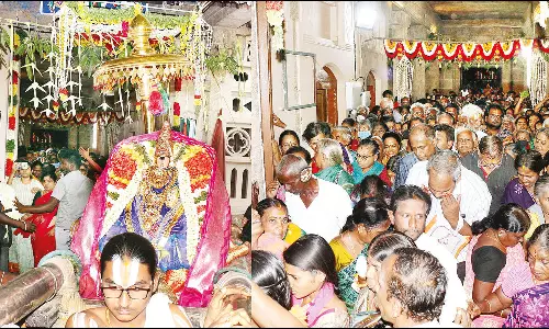 உறையூர் கமலவல்லி நாச்சியார் கோவிலில் சொர்க்கவாசல் திறப்பு: திரளான பக்தர்கள் சாமி தரிசனம்