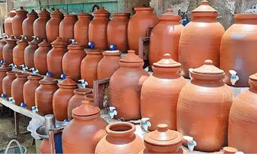 கோடை வெயில் தாக்கத்தால் மண்பானை விற்பனை அதிகரிப்பு