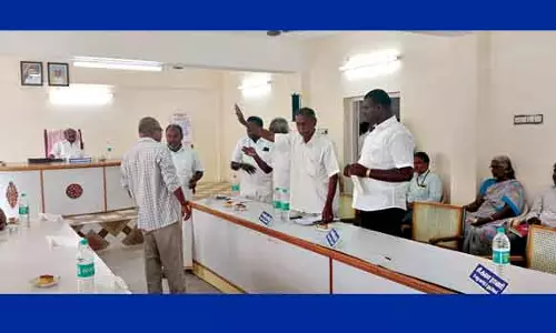 தலைவர்-துணைத்தலைவர் இடையே கடும் வாக்குவாதம்