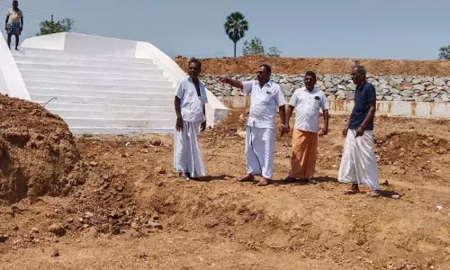 சேர்வைகாரன்பட்டி ஊராட்சியில்  ரூ.15 லட்சம் மதிப்பில் ஊரணி பராமரிப்பு பணி