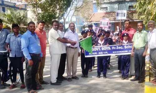 அரசு பள்ளி சார்பில் விழிப்புணர்வு பேரணி