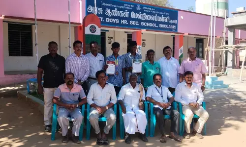 வாள் சண்டை போட்டியில் அரசு பள்ளி மாணவன் சாதனை