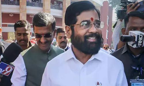 இவர்கள்தான் சட்டப்பூர்வ சிவ சேனா... ஏக்நாத் ஷிண்டே தரப்புக்கு அங்கீகாரம் வழங்கியது தேர்தல் ஆணையம்