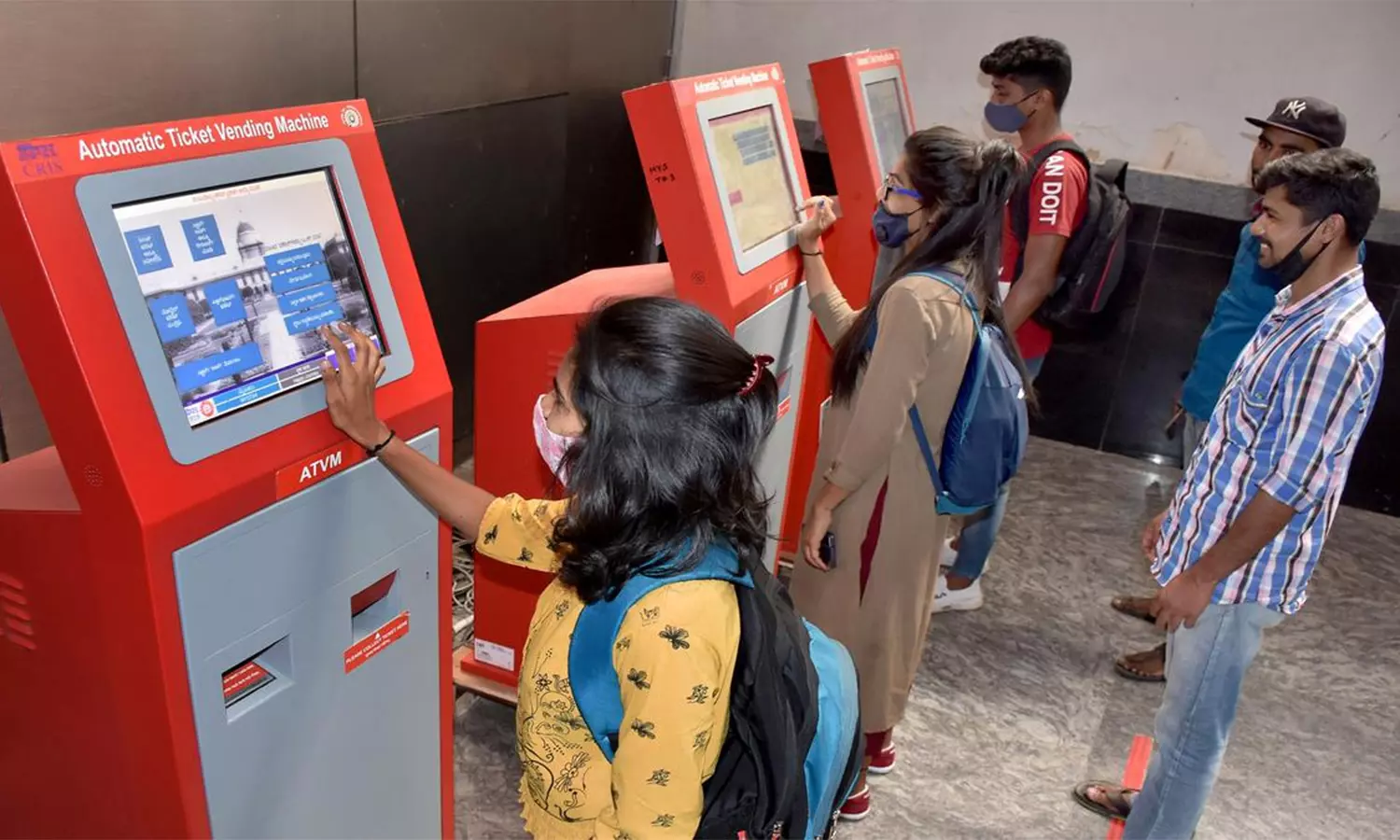 ரெயில் நிலையங்களில் 254 தானியங்கி டிக்கெட் விற்பனை எந்திரங்கள் ரெயில் நிலையங்களில் 254 தானியங்கி டிக்கெட் விற்பனை எந்திரங்கள்