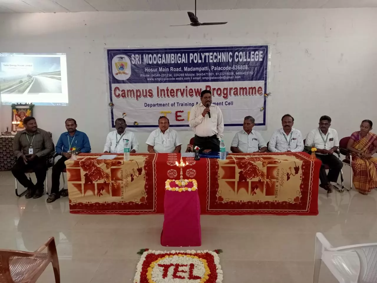 வேலை வாய்ப்பு முகாமில் தேர்வானவர்களுக்கு பணி ஆணைகள்