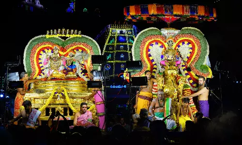 மகா சிவராத்திரி: காளஹஸ்தி கோவிலில் லட்சக்கணக்கான பக்தர்கள் குவிந்தனர்