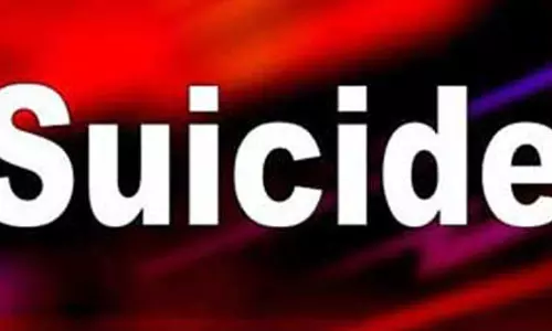 திருப்பதி லாட்ஜ் அறையில் சேலம் ஜவுளி வியாபாரி மனைவியுடன் தூக்கிட்டு தற்கொலை