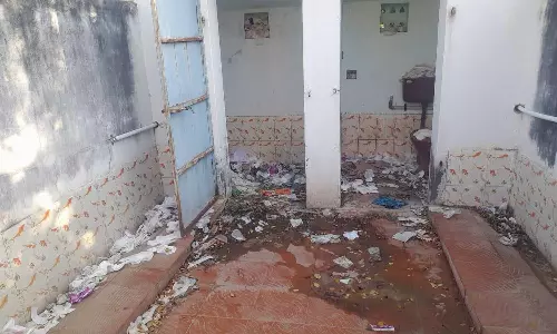 பள்ளிக் கழிவறைகளை சுத்தம் செய்யாவிட்டால் போராட்டம்பெற்றோர்கள் அறிவிப்பு