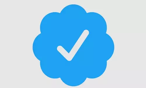 போப் பிரான்சிஸ் முதல் பில்கேட்ஸ் வரை முக்கிய பிரபலங்களின் புளூ டிக்கை நீக்கிய டுவிட்டர்