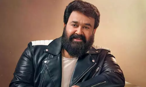 கேரளாவில் நடிகர் மோகன்லாலிடம் வருமான வரித்துறை அதிகாரிகள் விசாரணை
