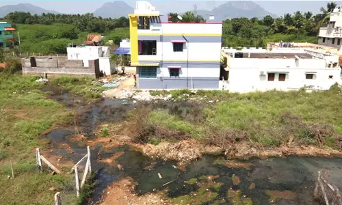 குளம்போல் தேங்கி நிற்கும் கழிவுநீர்