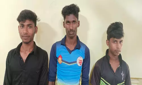 பண்ருட்டியில் ஆடு திருடிய 3 பேர் கைது :சந்தையில் விற்க முயன்றபோது சிக்கினார்கள்