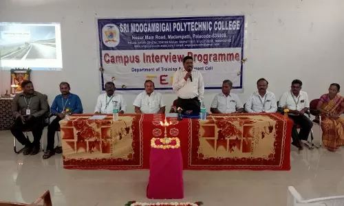 வேலை வாய்ப்பு முகாமில் தேர்வானவர்களுக்கு பணி ஆணைகள்