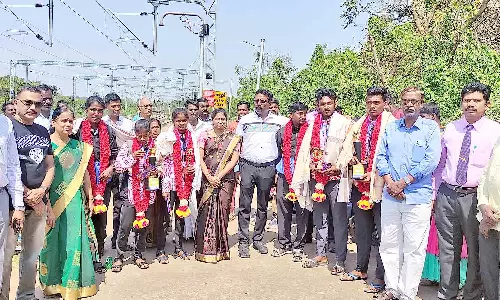 கைப்பந்து போட்டியில் தங்கப்பதக்கம் வென்ற சீர்காழி பள்ளி மாணவர்கள்