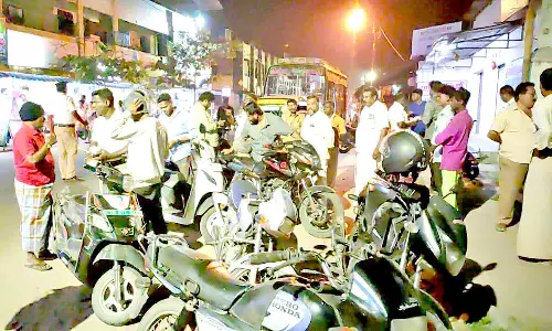 தலைக்கவசம் அணியாமல் வாகனம் ஓட்டியவர்களுக்கு அபராதம்