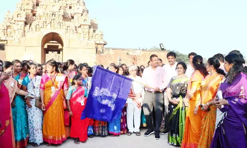 தஞ்சையில் புடவையில் ஒரு நடைபயணம் நிகழ்ச்சி