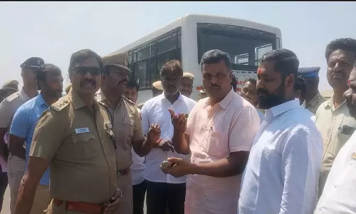 நெய்வேலியில் சுவர் விளம்பரம் எழுதுவதில் தி.மு.க., பா.ம.க.வினரிடையே வாக்குவாதம்