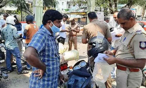 திருப்பூரில் போலீசார் அதிரடி வாகன சோதனை