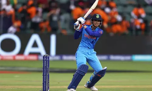 மகளிர் டி20 உலக கோப்பை- இந்தியாவை 11 ரன்கள் வித்தியாசத்தில் வீழ்த்தியது இங்கிலாந்து