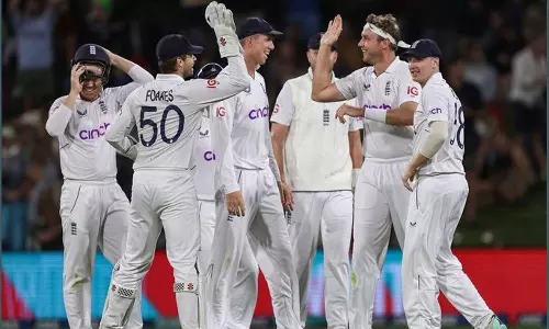 நியூசிலாந்துக்கு எதிரான  முதல் டெஸ்ட் - வெற்றியின் விளிம்பில் இங்கிலாந்து