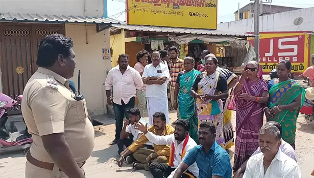 களரம்பட்டியில் பொதுமக்கள் சாலை மறியல்