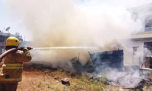 காங்கயத்தில்   குடிசையில் தீ விபத்து