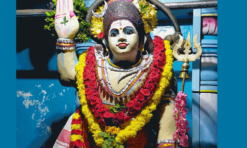 நீலகண்ட ஈஸ்வரன் அவதாரத்தில் எழுந்தருளிய ஆஞ்சநேயர்