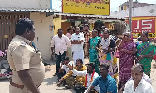 களரம்பட்டியில் பொதுமக்கள் சாலை மறியல்