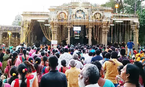 சிவராத்திரியை முன்னிட்டு தென்காசி காசி விஸ்வநாதர் கோவிலில் குவிந்த பக்தர்கள்