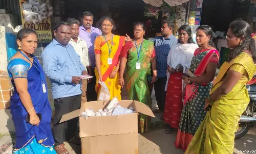 காவேரிப்பட்டணம் பகுதியில் 4 கிலோ பிளாஸ்டிக் பொருட்கள் பறிமுதல்