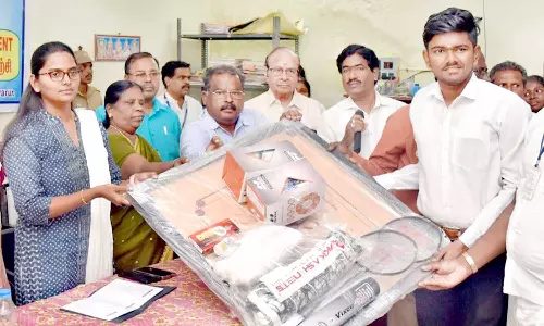 திருவாரூரில், விளையாட்டு குழுக்களுக்கு உபகரணங்கள் வழங்கல்