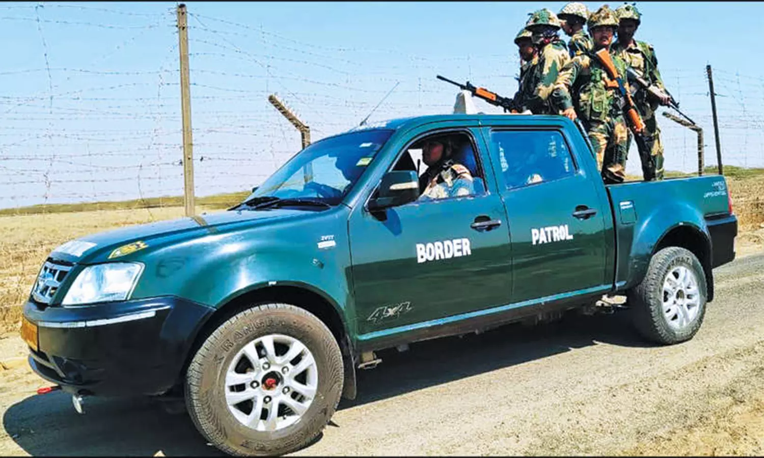 ஊடுருவலை தடுக்க இந்தியா-பாகிஸ்தான் எல்லை பகுதியில் நவீன பாதுகாப்பு வேலி ஊடுருவலை தடுக்க இந்தியா-பாகிஸ்தான் எல்லை பகுதியில் நவீன பாதுகாப்பு வேலி