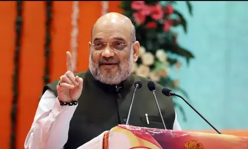 சரத்பவார் காலடியில் உத்தவ் தாக்கரே சரணடைந்து விட்டார்: அமித்ஷா கடும் தாக்கு