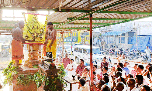 நத்தம் மாரியம்மன் கோவில் மாசி பெருந்திருவிழாவில் இன்று கொடியேற்றம்