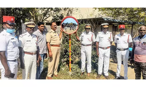 வளைவுகளில் குவி லென்ஸ் கொண்ட கண்ணாடிகள்-போக்குவரத்து போலீஸ் சூப்பிரண்டு நடவடிக்கை