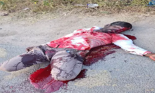 வேப்பூர் அருகே  டிராக்டர் மோதி வாலிபர் பலி