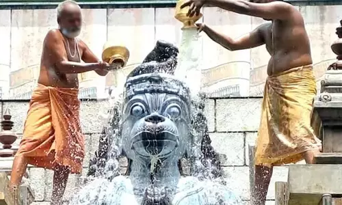 நாமக்கல் ஆஞ்சநேயருக்கு 1008 லிட்டர் பாலாபிஷேகம்