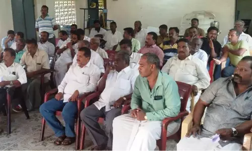 பேருந்துகள் வந்து செல்லாததைகண்டித்து கடையடைப்பு நடத்துவதாக அறிவிப்பு