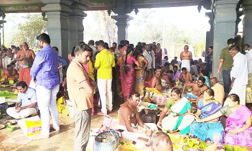 பவானி கூடுதுறை-கொடுமுடியில் புனித நீராடிய பக்தர்கள்