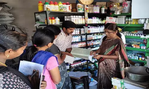 உரக்கடைகளில் வேளாண் அதிகாரி ஆய்வு