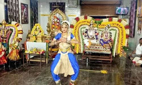 ஊத்தங்கரை ஆஞ்சநேய சாமி கோவிலில்பரதநாட்டிய நிகழ்ச்சி