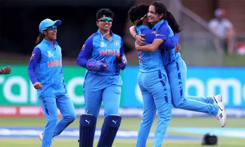 மகளிர் டி20 உலக கோப்பை: அயர்லாந்தை வீழ்த்தி அரையிறுதிக்கு முன்னேறியது இந்தியா