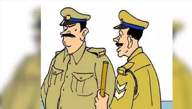 400 ரவுடிகளின் வீடுகளில் போலீசார் அதிரடி சோதனை 400 ரவுடிகளின் வீடுகளில் போலீசார் அதிரடி சோதனை