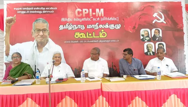 ஆளும் கட்சிக்கு எதிராக வாக்குகள் பதிவாகி இருக்கும் என்ற அச்சத்தில் தாக்குதல்கள் நடைபெற்று வருகிறது- பிரகாஷ் காரத் பேட்டி ஆளும் கட்சிக்கு எதிராக வாக்குகள் பதிவாகி இருக்கும் என்ற அச்சத்தில் தாக்குதல்கள் நடைபெற்று வருகிறது- பிரகாஷ் காரத் பேட்டி