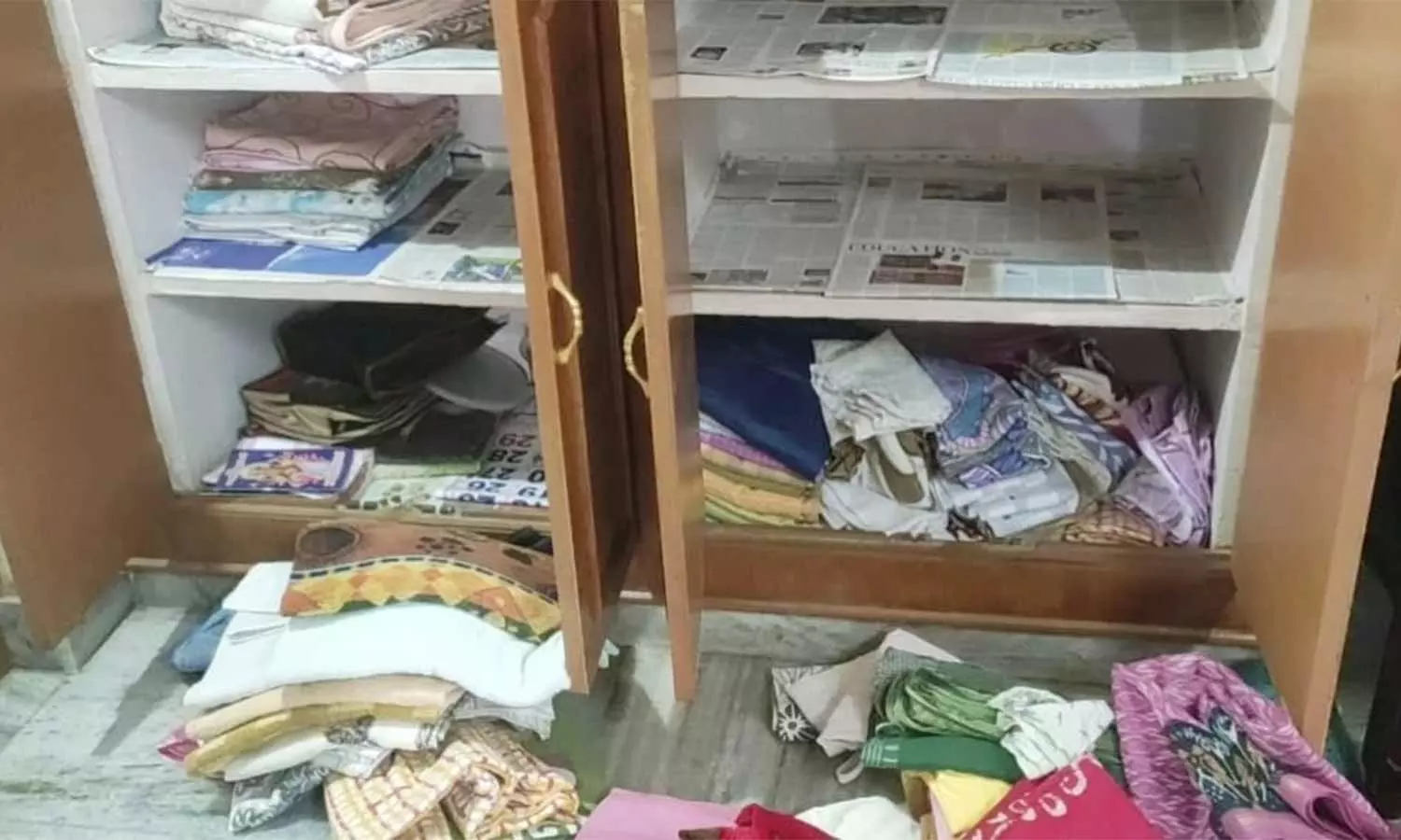 செங்காத்தாகுளம் கிராமத்தில் வீட்டின் பூட்டை உடைத்து வெள்ளி பொருட்கள்-ரொக்க பணம் கொள்ளை செங்காத்தாகுளம் கிராமத்தில் வீட்டின் பூட்டை உடைத்து வெள்ளி பொருட்கள்-ரொக்க பணம் கொள்ளை