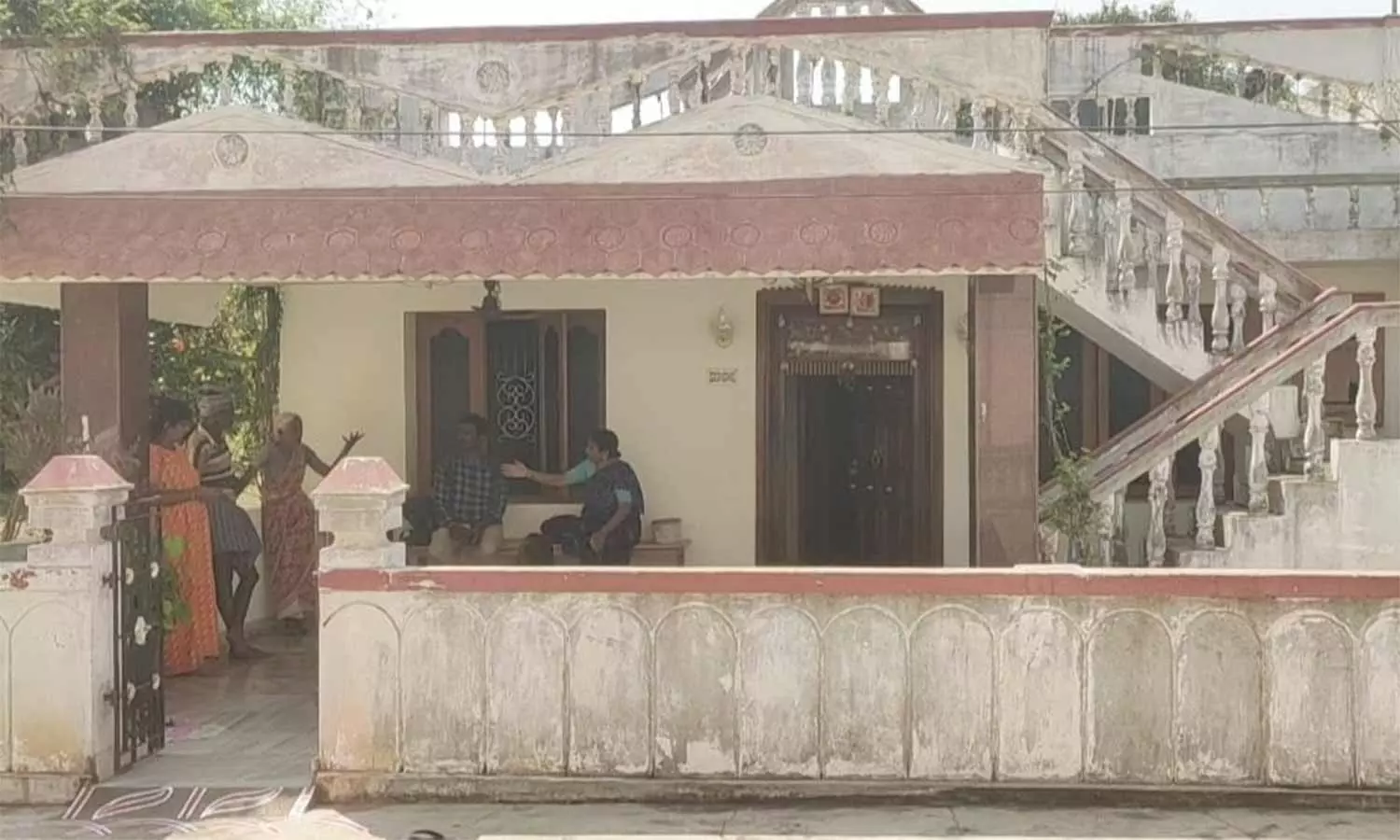 செங்காத்தாகுளம் கிராமத்தில் வீட்டின் பூட்டை உடைத்து வெள்ளி பொருட்கள்-ரொக்க பணம் கொள்ளை செங்காத்தாகுளம் கிராமத்தில் வீட்டின் பூட்டை உடைத்து வெள்ளி பொருட்கள்-ரொக்க பணம் கொள்ளை