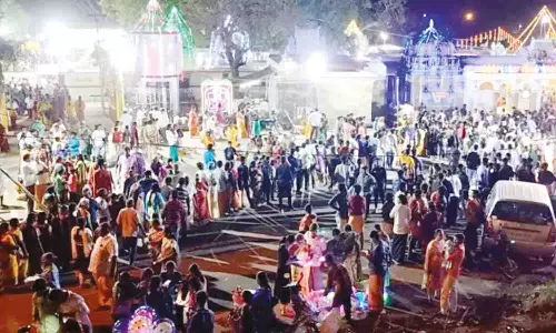 தாராபுரம் அகத்தீஸ்வரர் கோவிலில் சுவாமி  திருவீதி உலா